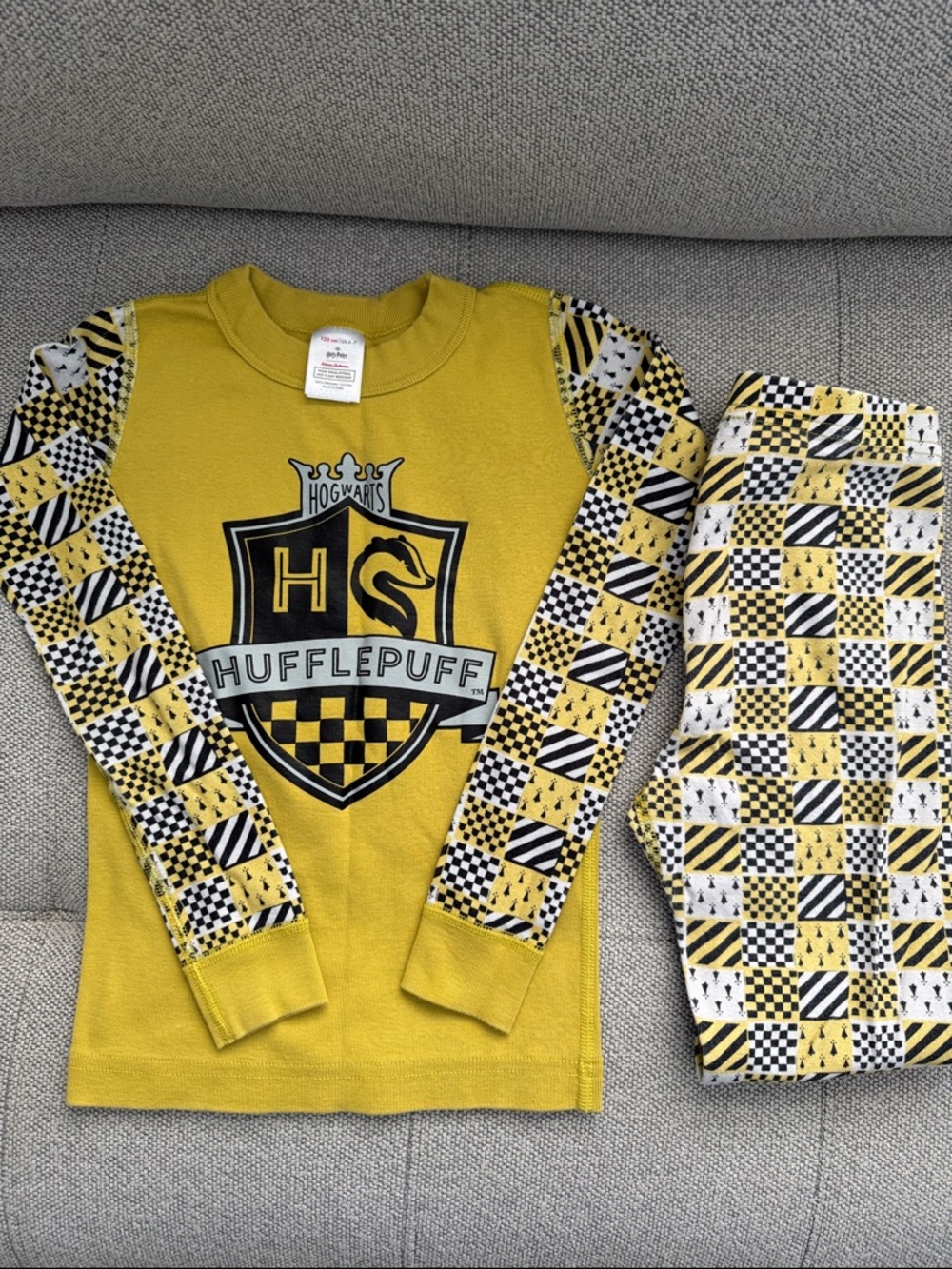 Hanna Andersson X Harry Potter Hufflepuff long pajama set kids 6-7. 120 cm